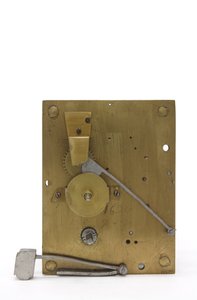 La piastra anteriore di un orologio da tavolo